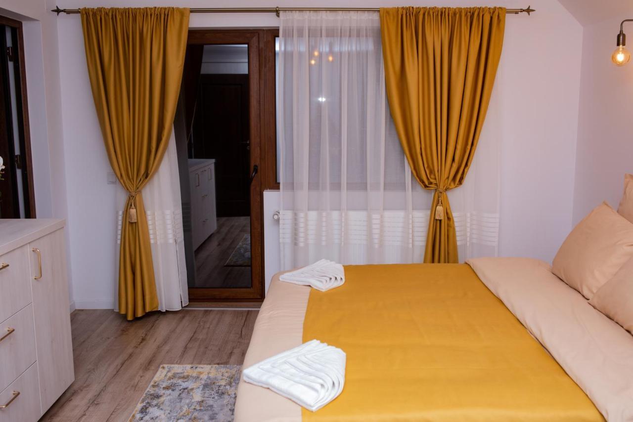 Villa Casuta Doi Ponei à Buşteni Extérieur photo