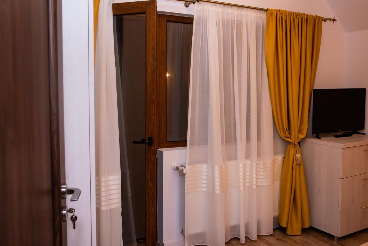 Villa Casuta Doi Ponei à Buşteni Extérieur photo